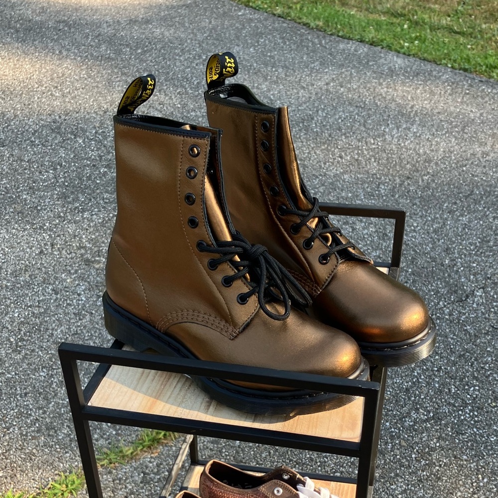 Like New DR MARTENS